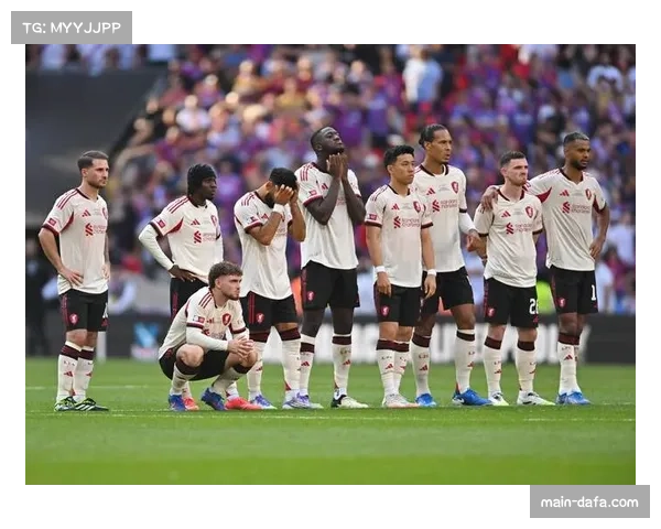 弗林蓬伤停六周,利物浦右后卫位置面临挑战