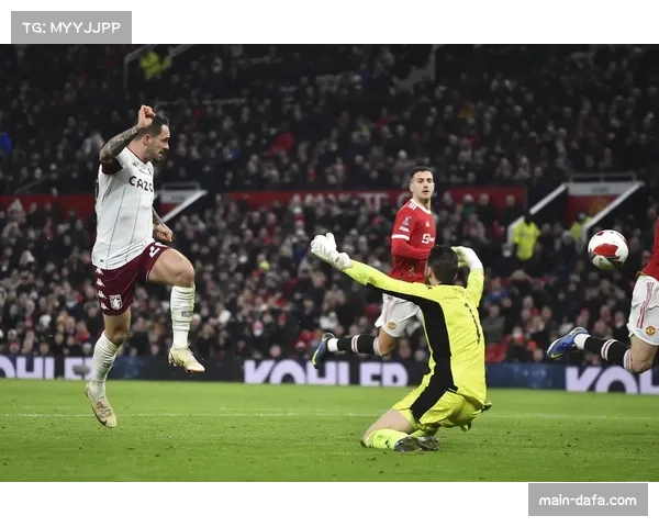 曼联高位压迫瓦解维拉后场出球体系，B费回撤组织破解双后腰封锁